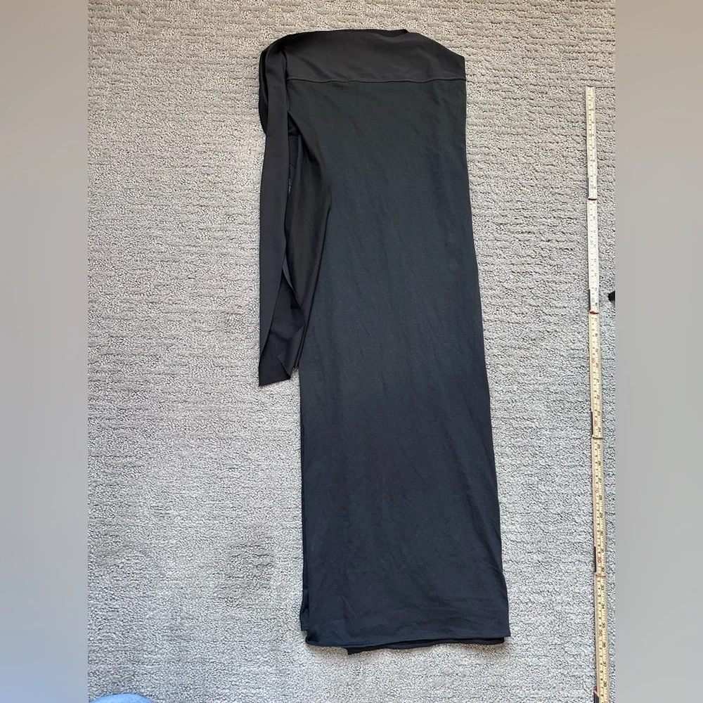 SKIMS this black